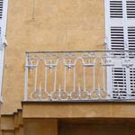 Balcons � motifs phalliques de la rue de l'Ancienne Madeleine 